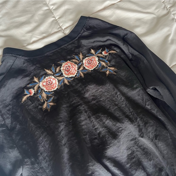 Satin Crop Top - Picture 3 of 4